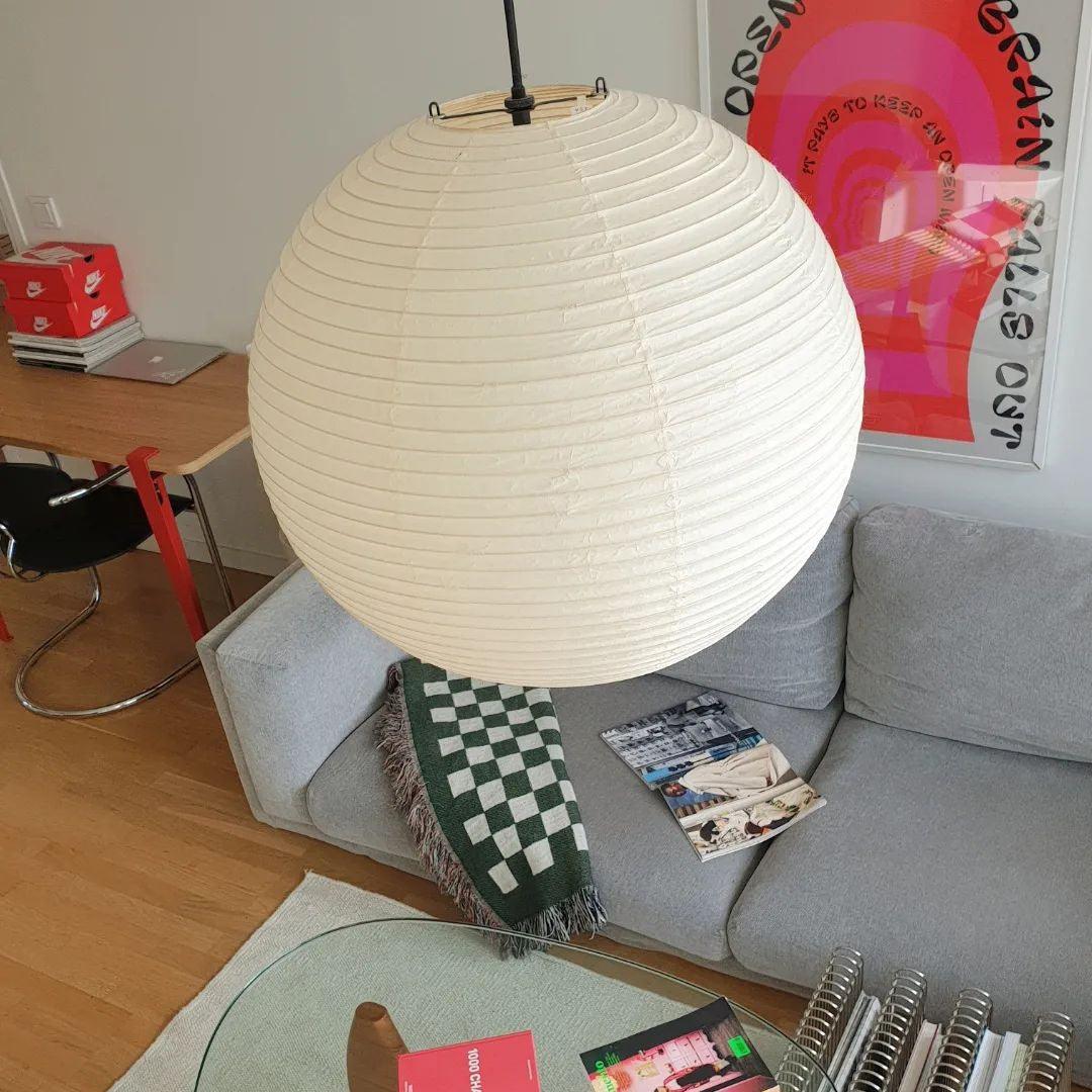 Solara runde Pendelleuchte aus Washi-Papier — Bambusdetail