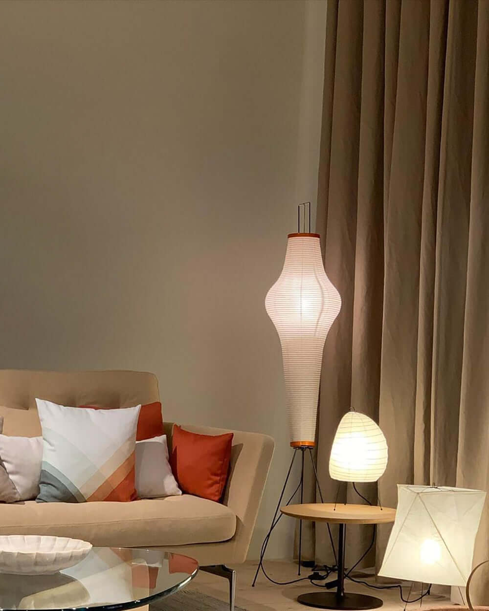 Traditionel gulvlampe i rispapir