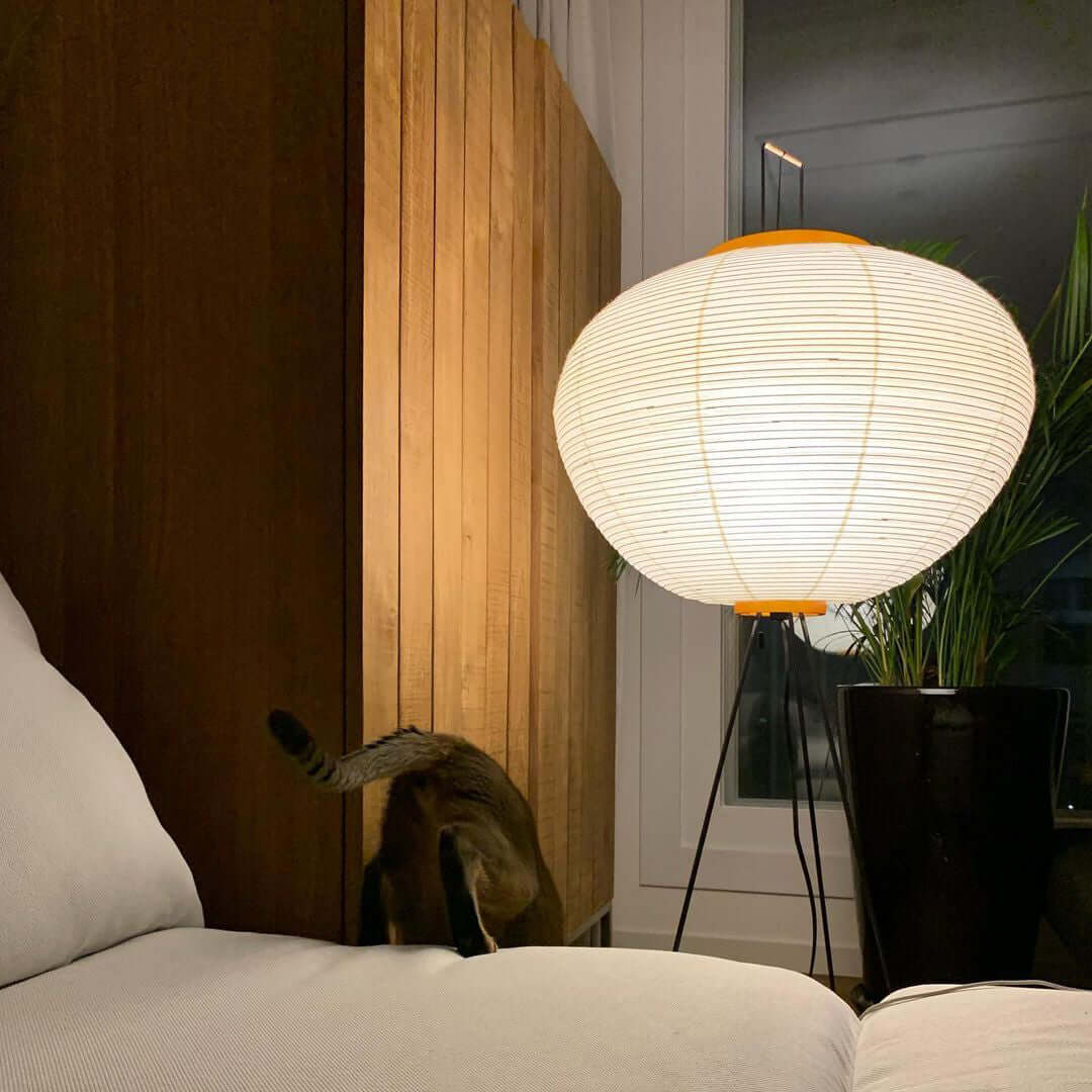 Traditionel gulvlampe i rispapir