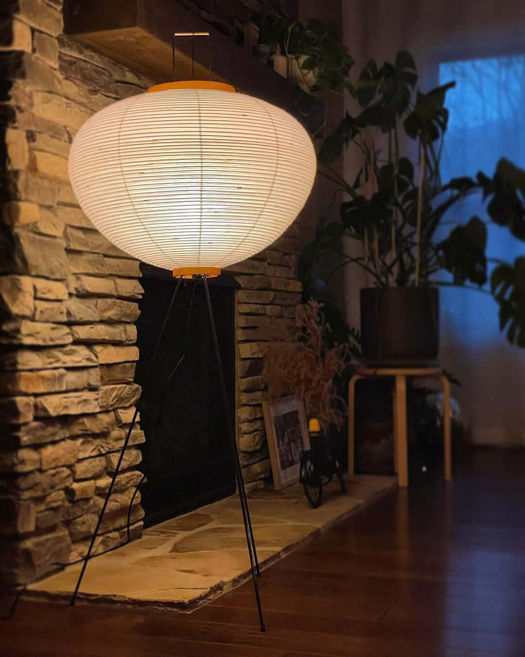 Traditionel gulvlampe i rispapir