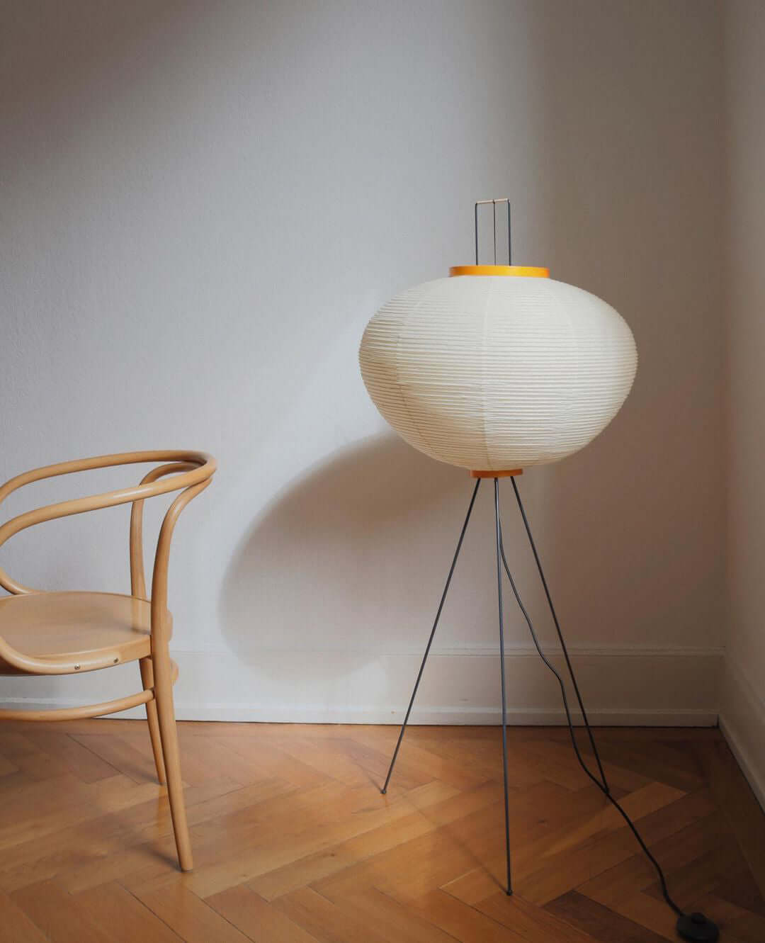 Traditionel gulvlampe i rispapir