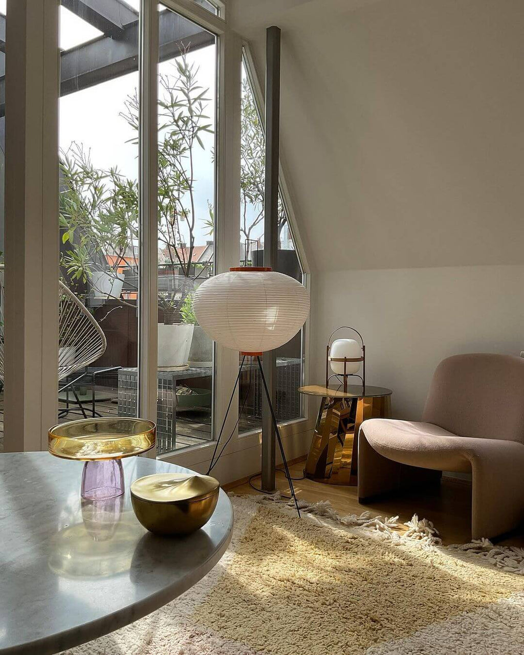 Traditionel gulvlampe i rispapir