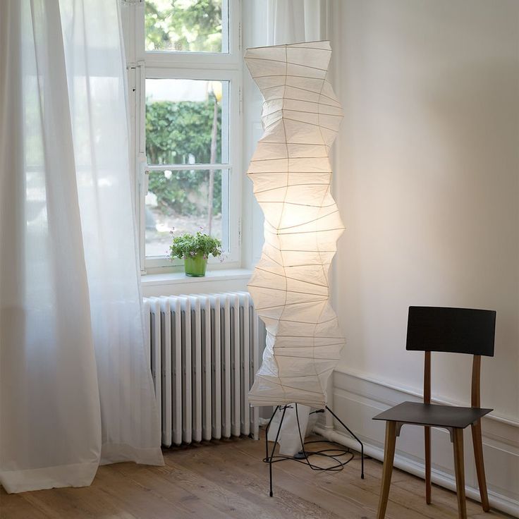 Traditionel gulvlampe i rispapir