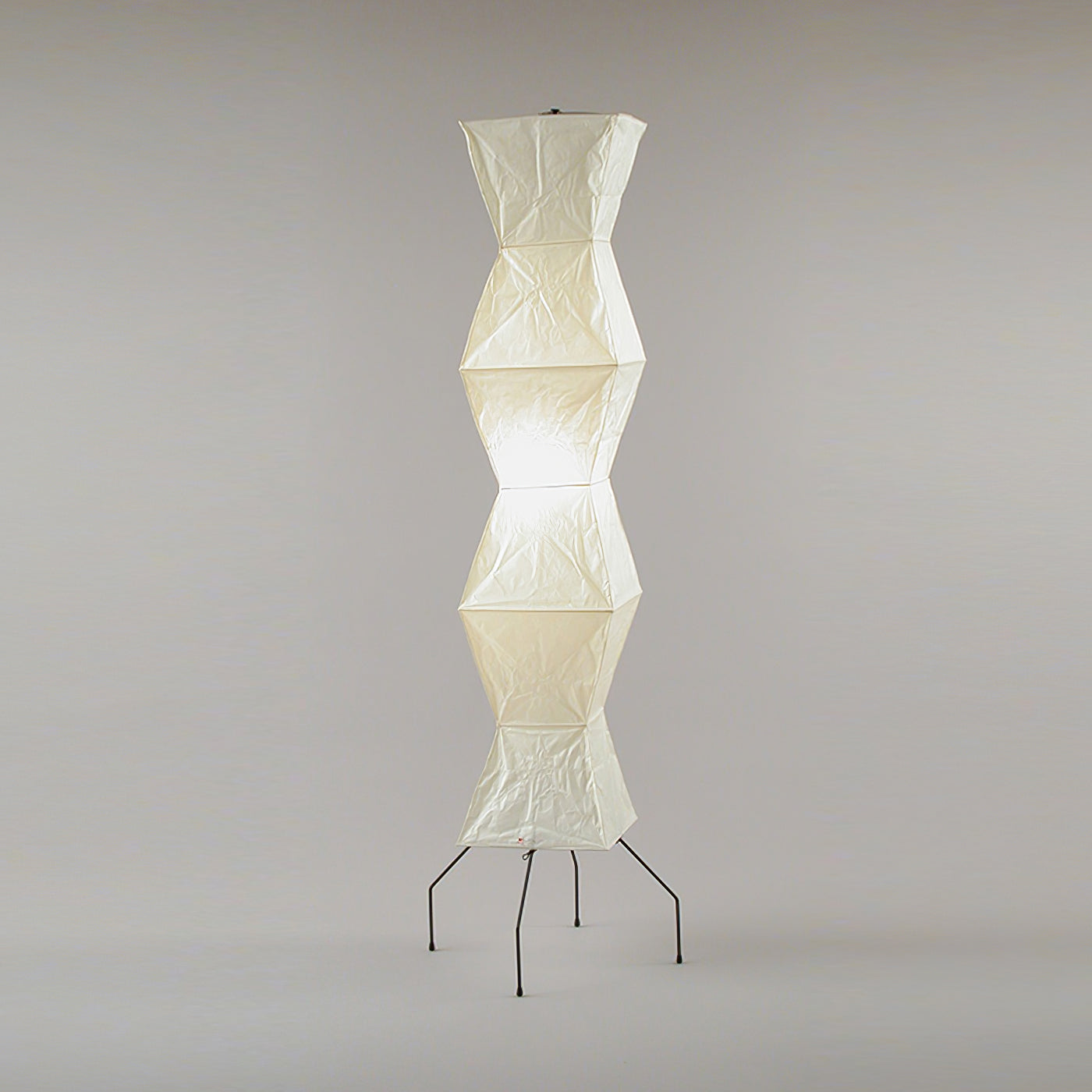 Traditionel gulvlampe i rispapir