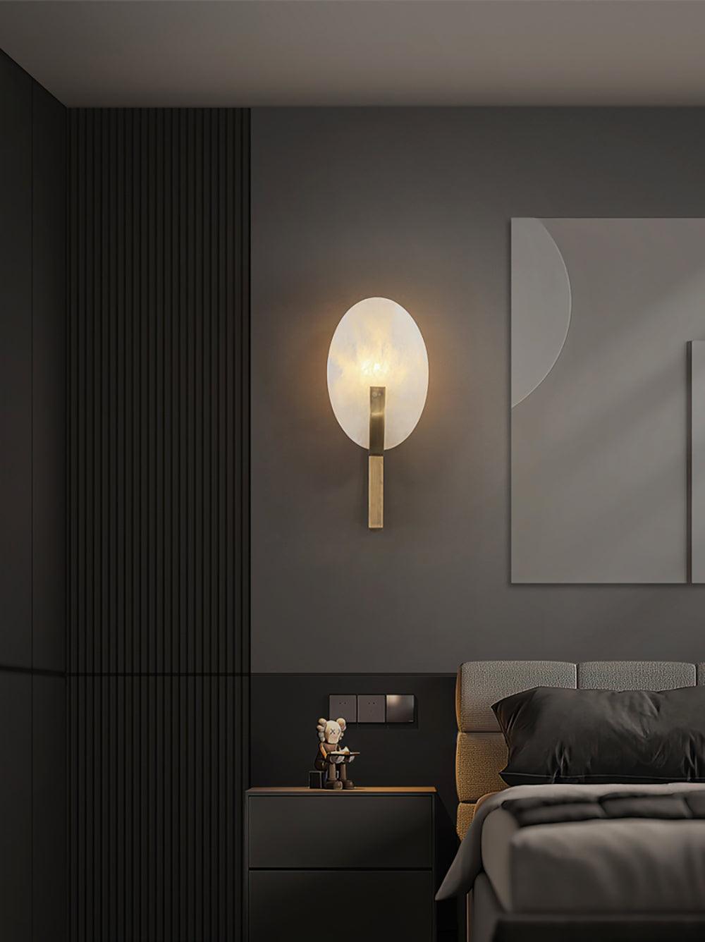 Alice Lampada da parete minimalista in alabastro — Supporto in ottone, attacco E14