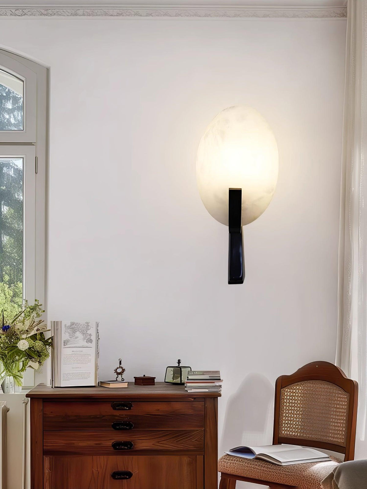 Alice Lampada da parete minimalista in alabastro — Supporto in ottone, attacco E14