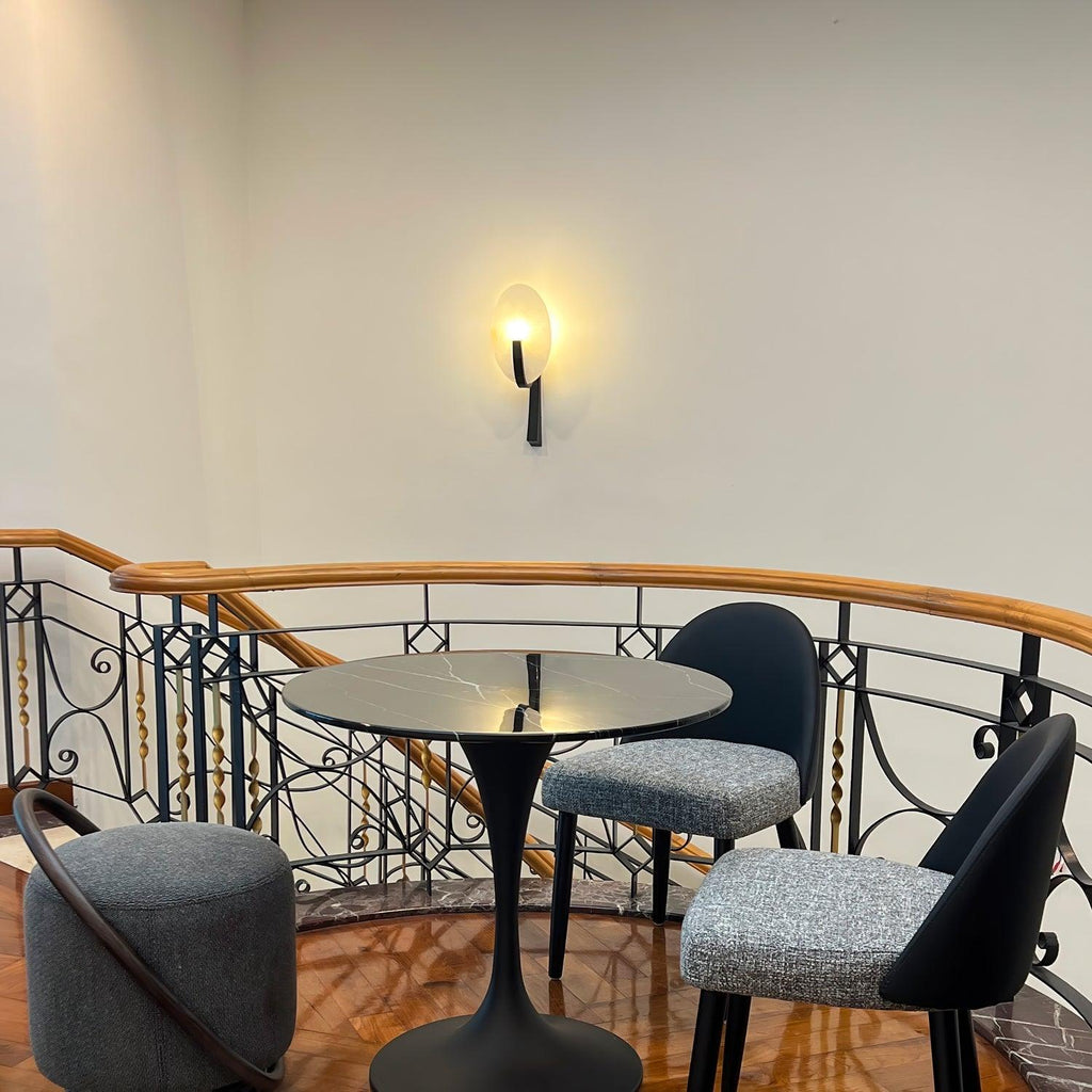 Alice Lampada da parete minimalista in alabastro — Supporto in ottone, attacco E14