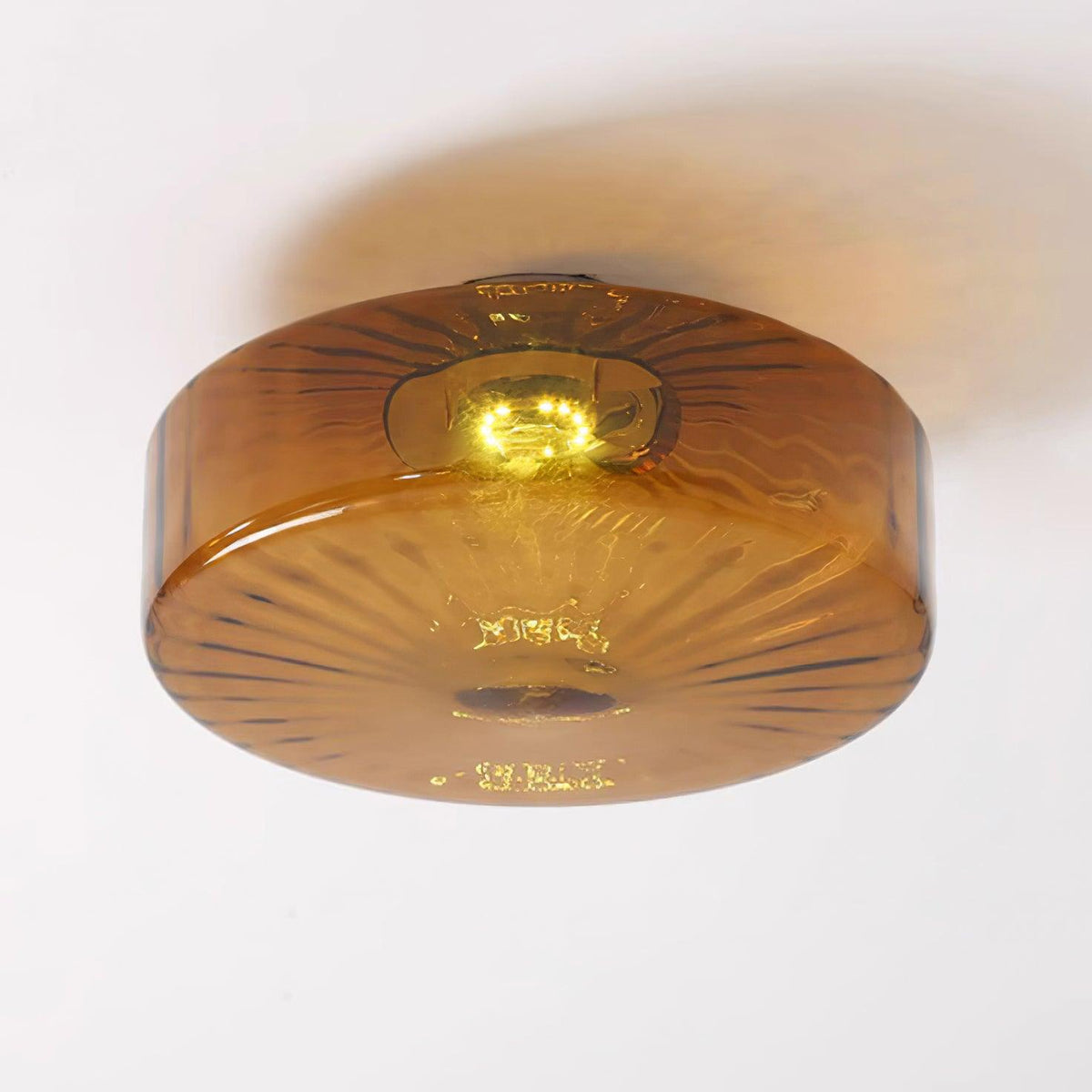Plafonnier en verre ambré June — Abat-jour à motif rayonnant