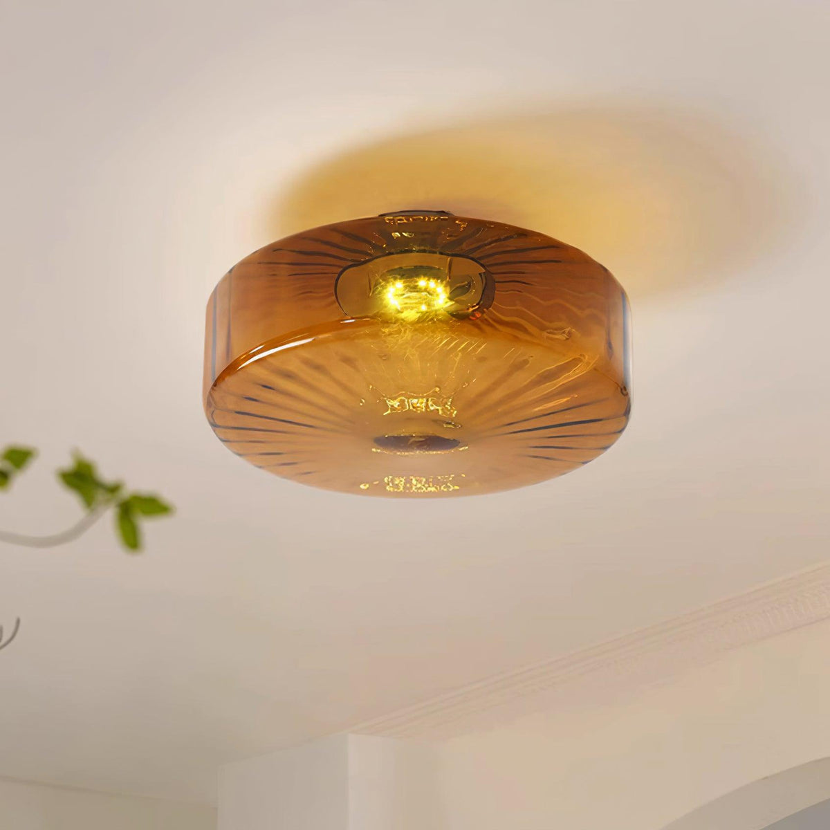Plafonnier en verre ambré June — Abat-jour à motif rayonnant
