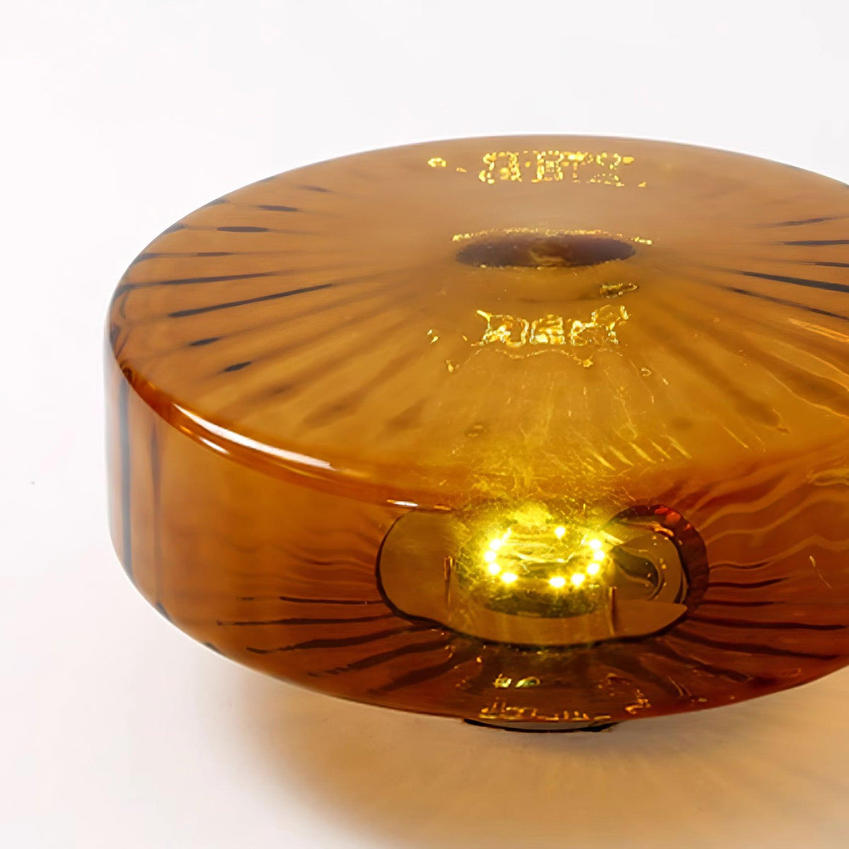 Plafonnier en verre ambré June — Abat-jour à motif rayonnant