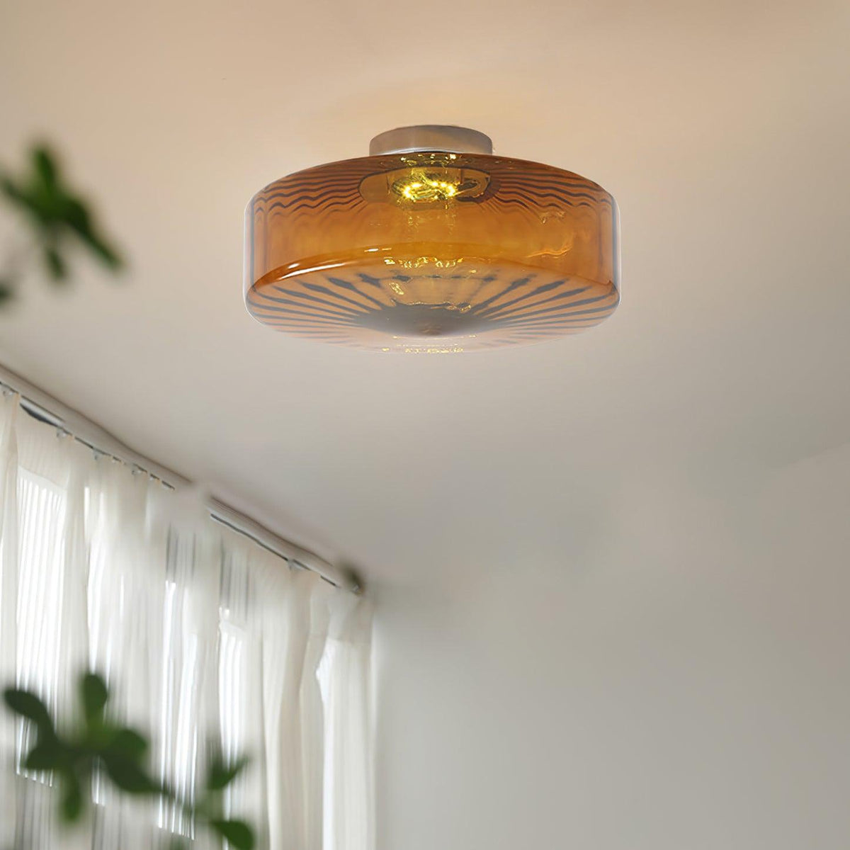 Plafonnier en verre ambré June — Abat-jour à motif rayonnant