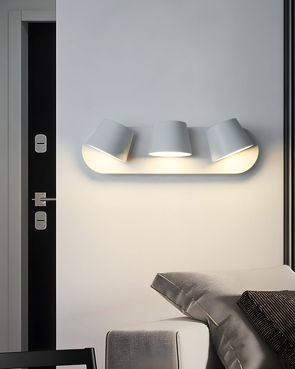 Nástěnná lampa do zásuvky — nastavitelná otočná lampa na čtení