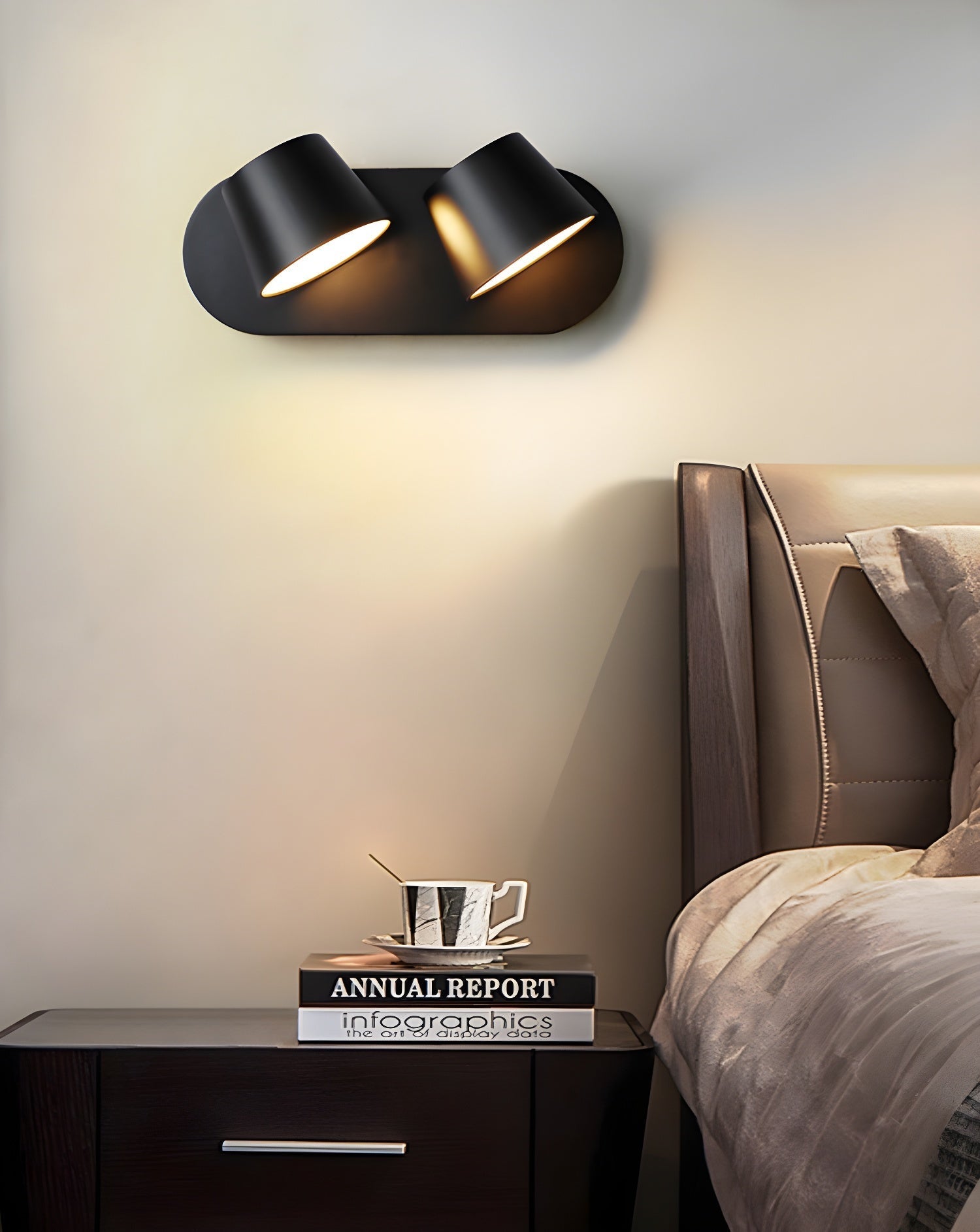 Nástěnná lampa do zásuvky — nastavitelná otočná lampa na čtení
