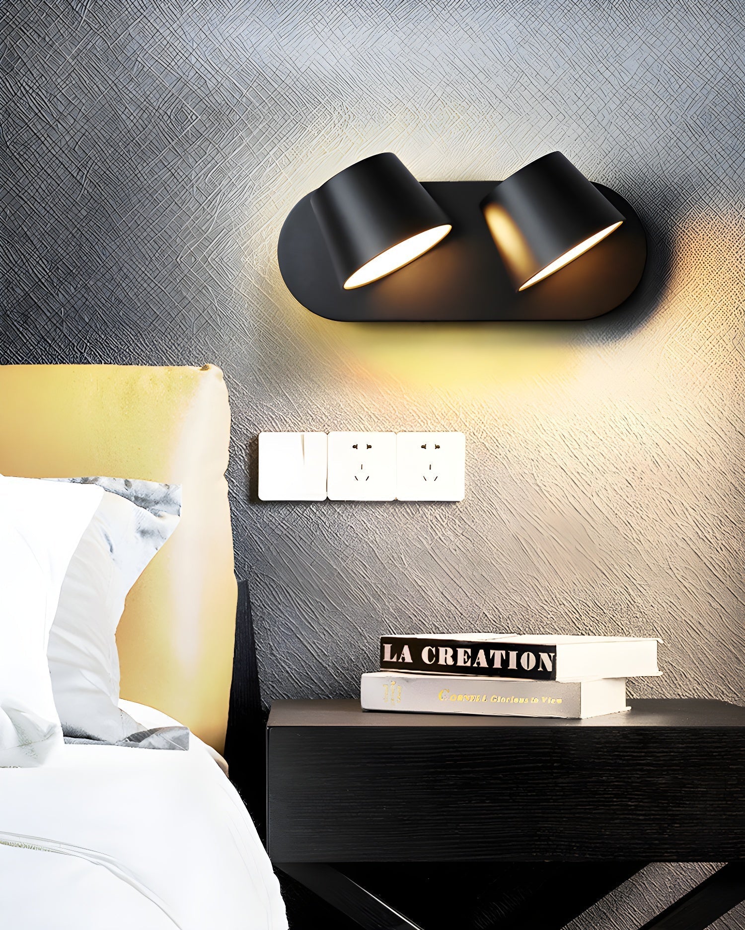 Nástěnná lampa do zásuvky — nastavitelná otočná lampa na čtení