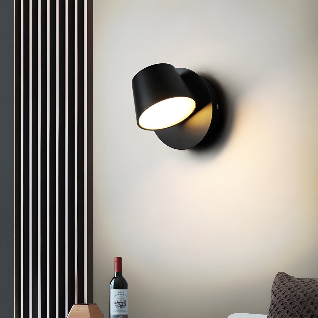 Nástěnná lampa do zásuvky — nastavitelná otočná lampa na čtení