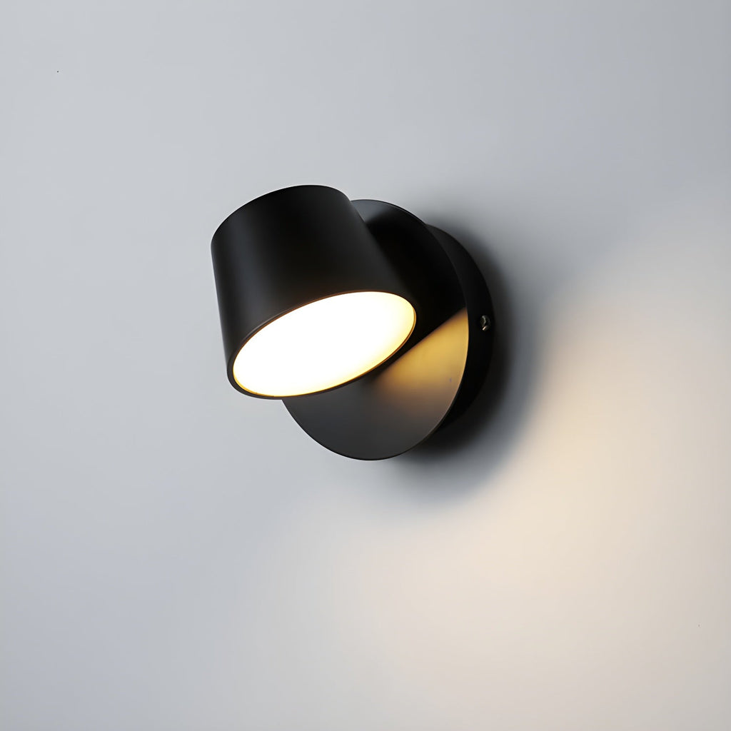 Nástěnná lampa do zásuvky — nastavitelná otočná lampa na čtení