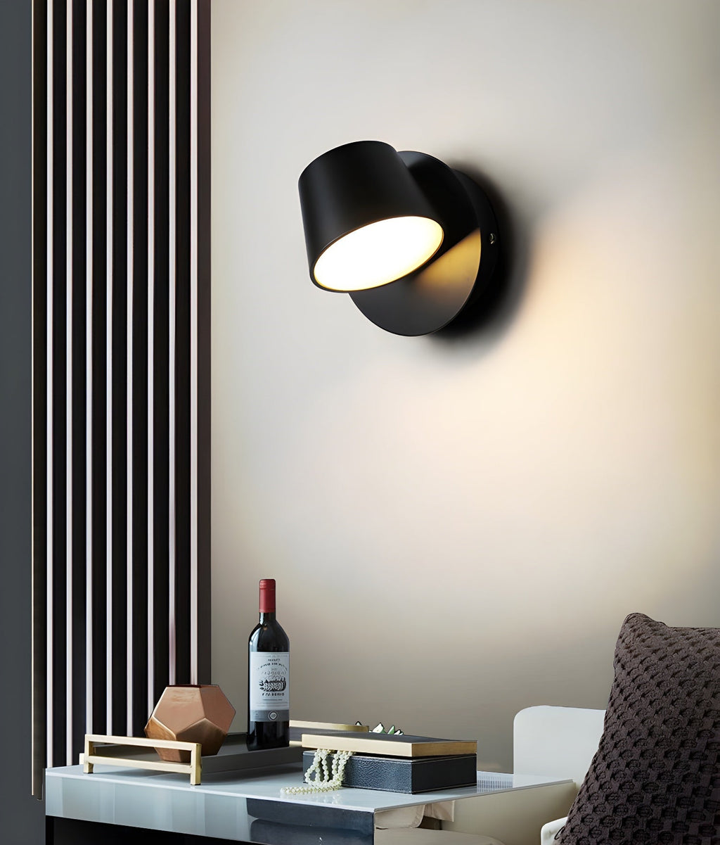 Nástěnná lampa do zásuvky — nastavitelná otočná lampa na čtení
