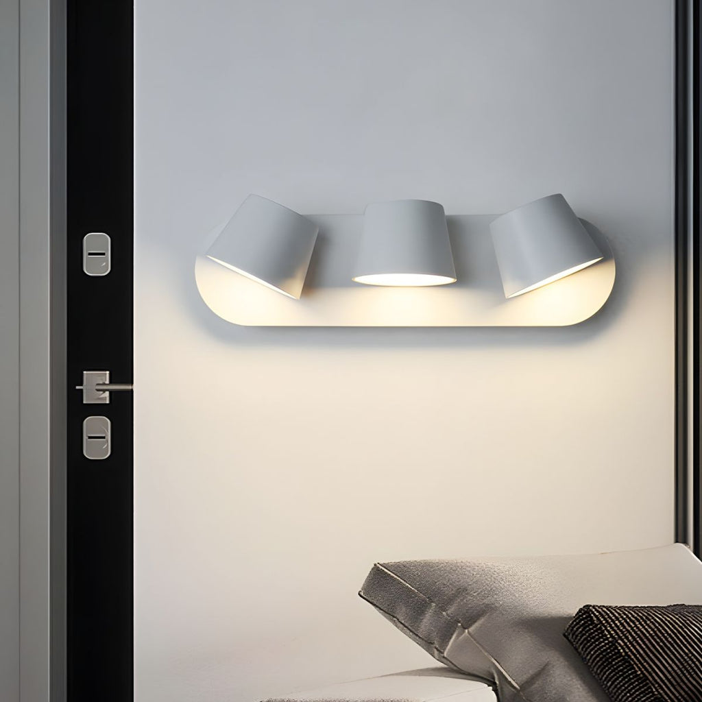 Nástěnná lampa do zásuvky — nastavitelná otočná lampa na čtení
