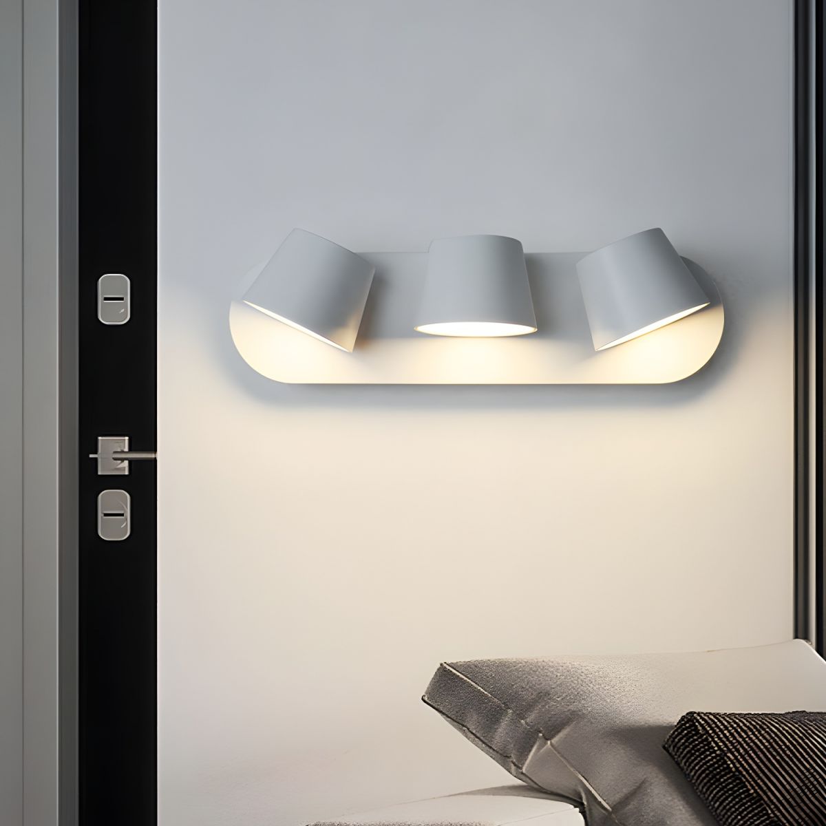 Nástěnná lampa do zásuvky — nastavitelná otočná lampa na čtení