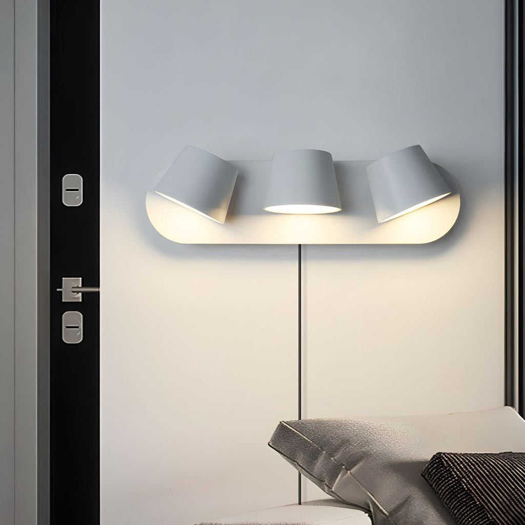 Nástěnná lampa do zásuvky — nastavitelná otočná lampa na čtení