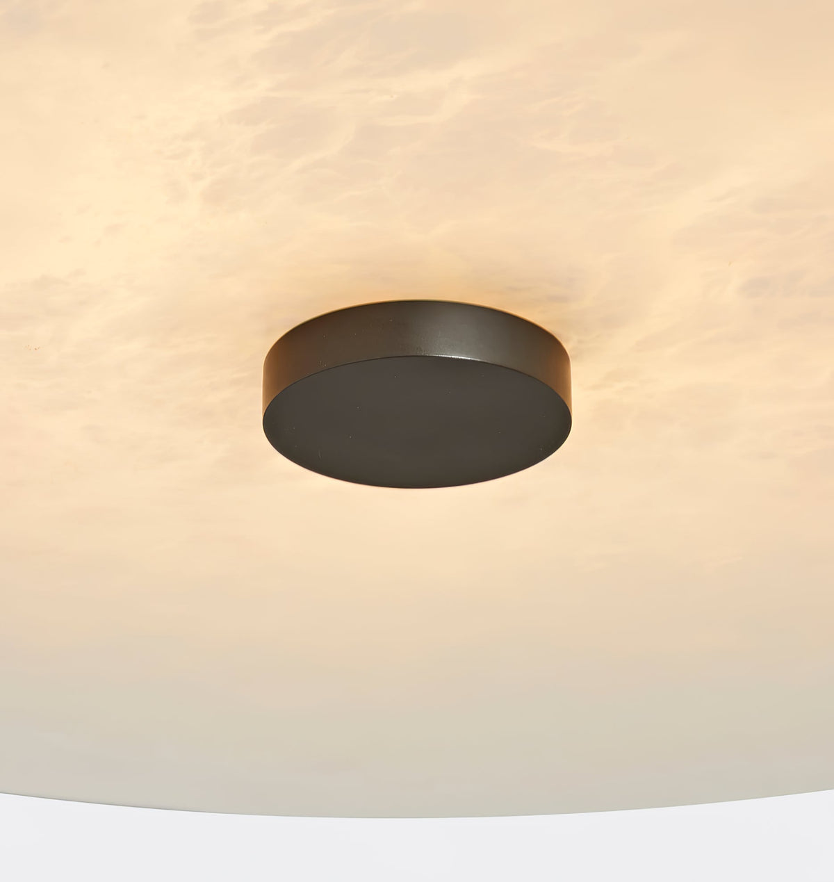 Clio loftslampe i alabast — ∅ 7.9″ integreret LED