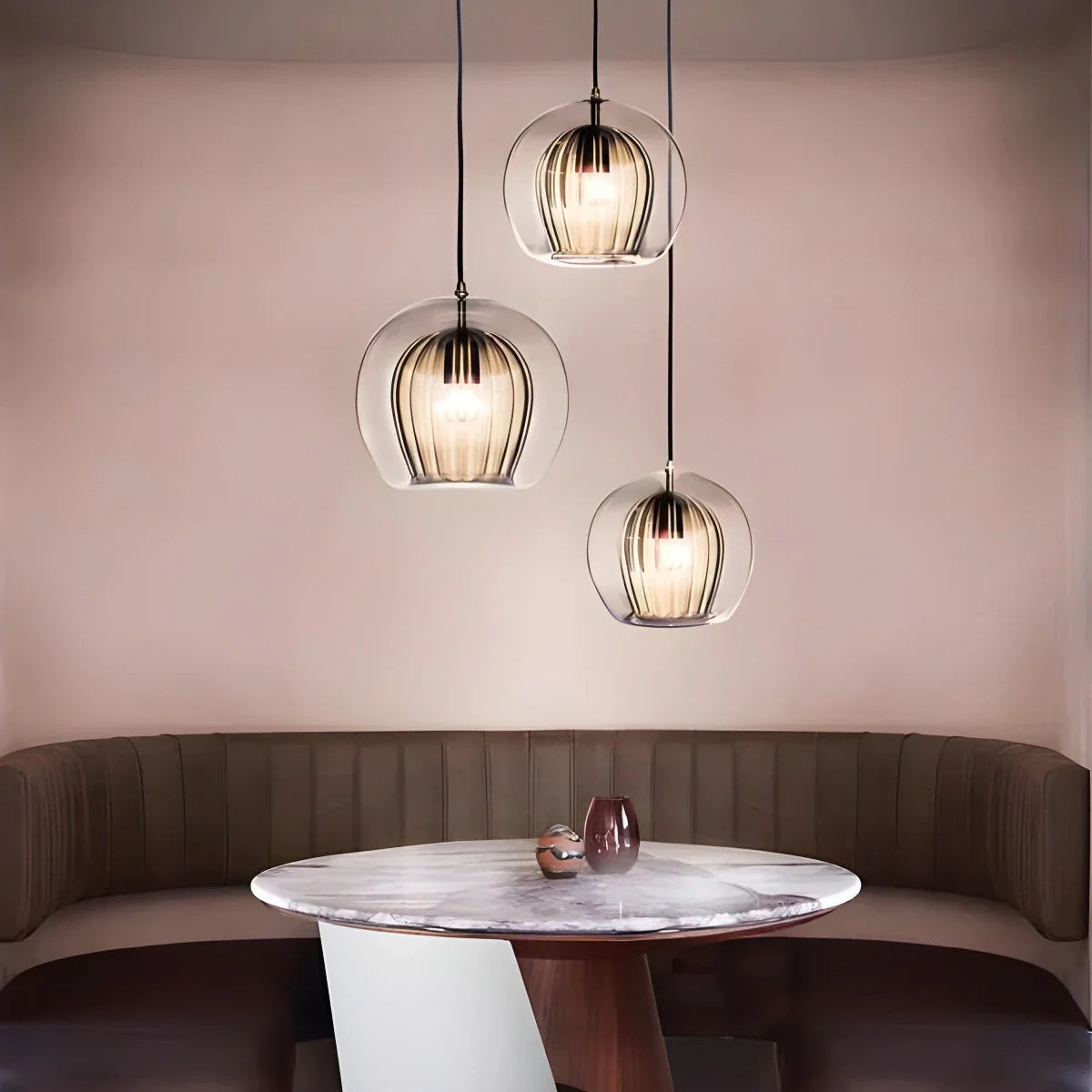 北欧風ガラス球形吊り下げ灯具 モダンな室内用 - Orntli
