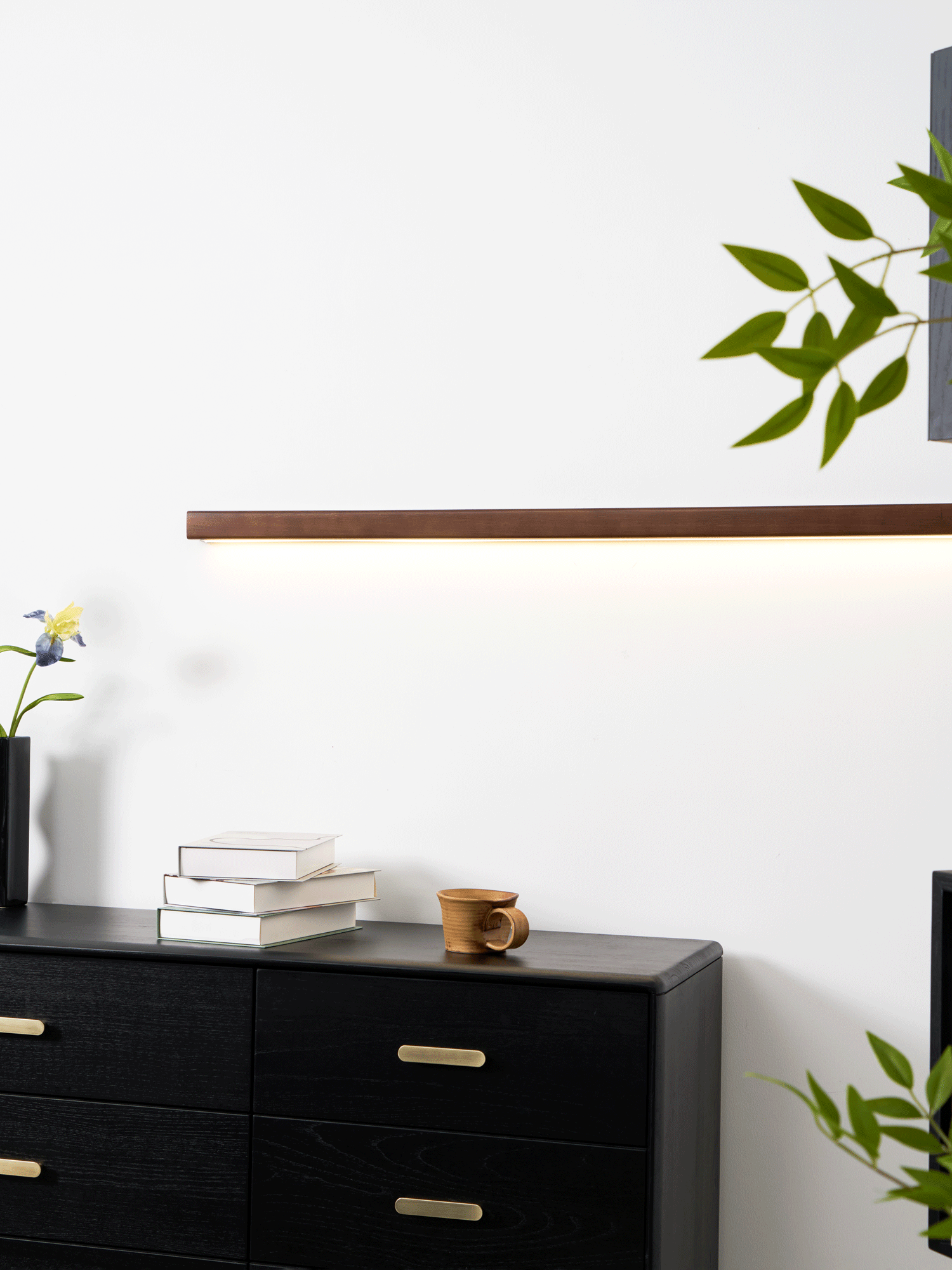 Arlo Linear Wood Wall Light — Slim Dual-Mount Design