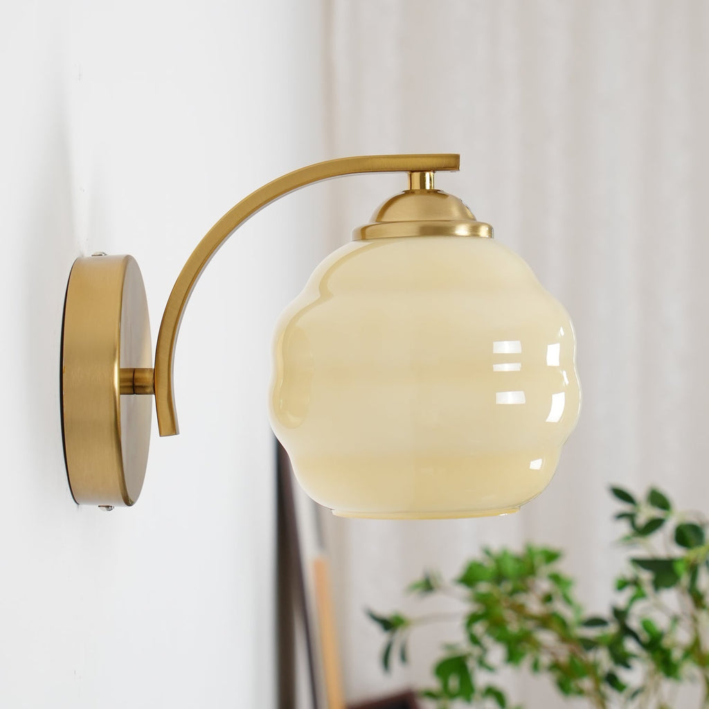 VKL-1011 Vintage nástěnné svítidlo ve stylu art deco — bílé skleněné stínidla, zakřivené linie