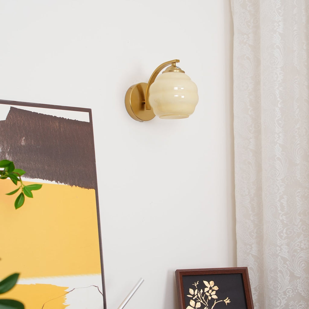 VKL-1011 Vintage nástěnné svítidlo ve stylu art deco — bílé skleněné stínidla, zakřivené linie