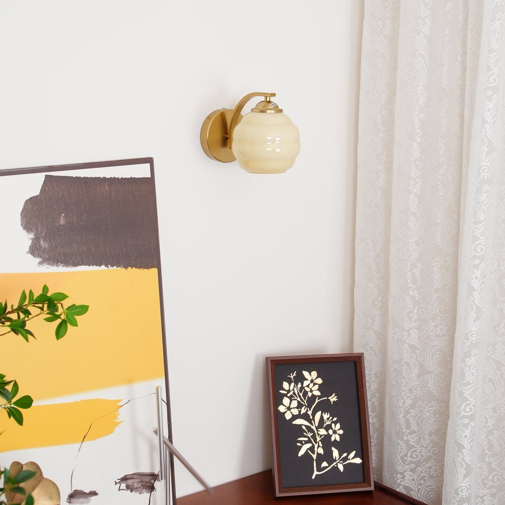 VKL-1011 Vintage nástěnné svítidlo ve stylu art deco — bílé skleněné stínidla, zakřivené linie