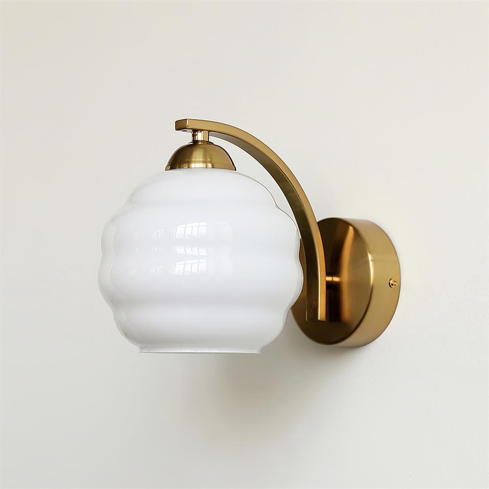 VKL-1011 Vintage nástěnné svítidlo ve stylu art deco — bílé skleněné stínidla, zakřivené linie