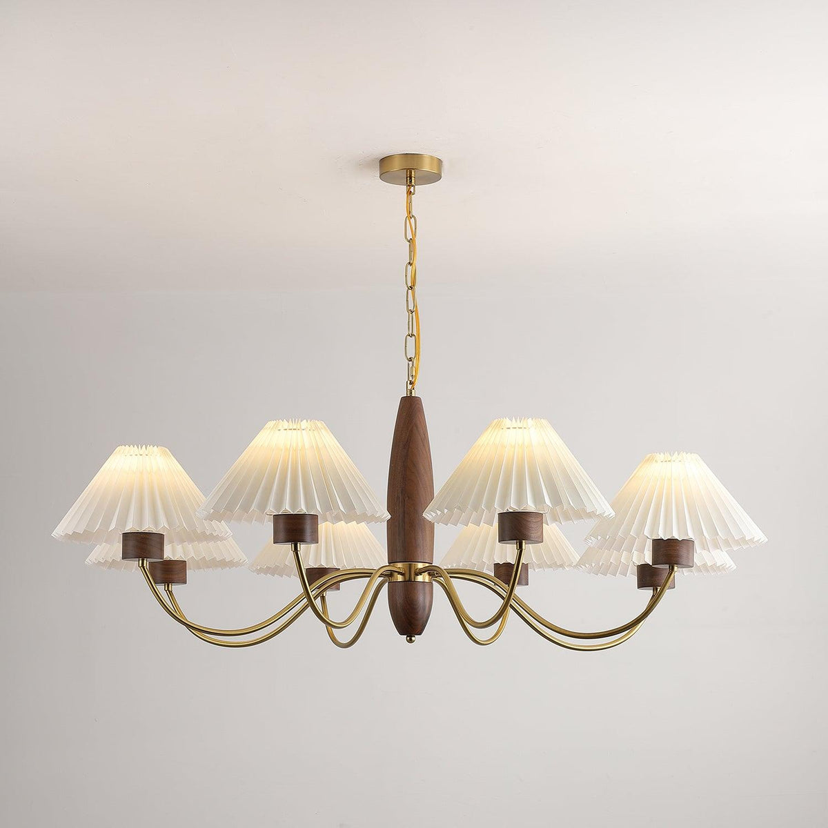 Lustra Kronleuchter – elegantes Modell aus Walnuss und Messing mit 3 Leuchtenköpfen, 60cm Durchmesser x 43cm Höhe