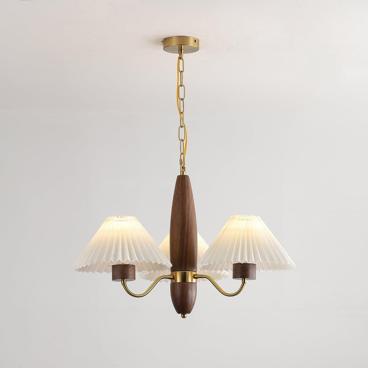 Lustra Kronleuchter – elegantes Modell aus Walnuss und Messing mit 3 Leuchtenköpfen, 60cm Durchmesser x 43cm Höhe