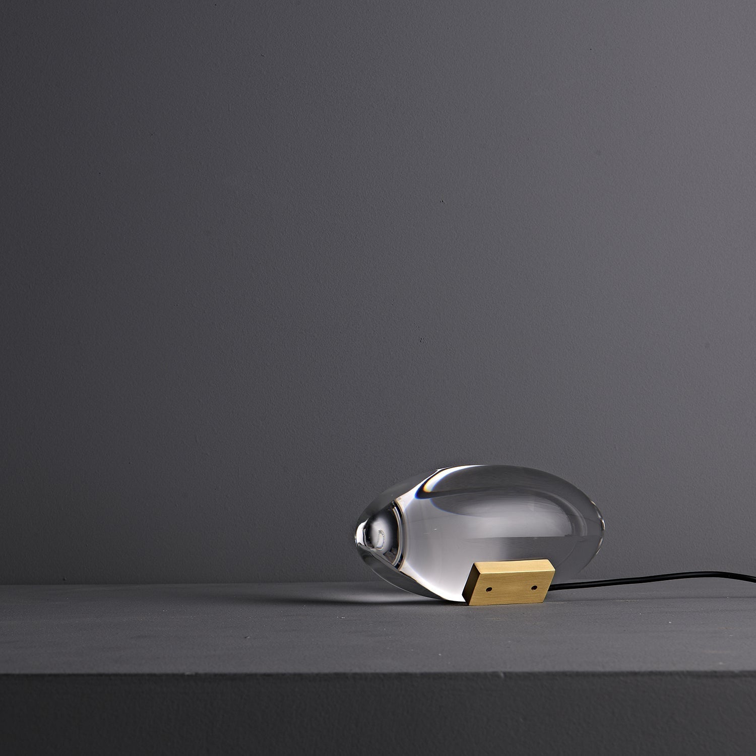 Atman Sculptural Table Lamp — Oval Silhouette, Soft Ambient Glow