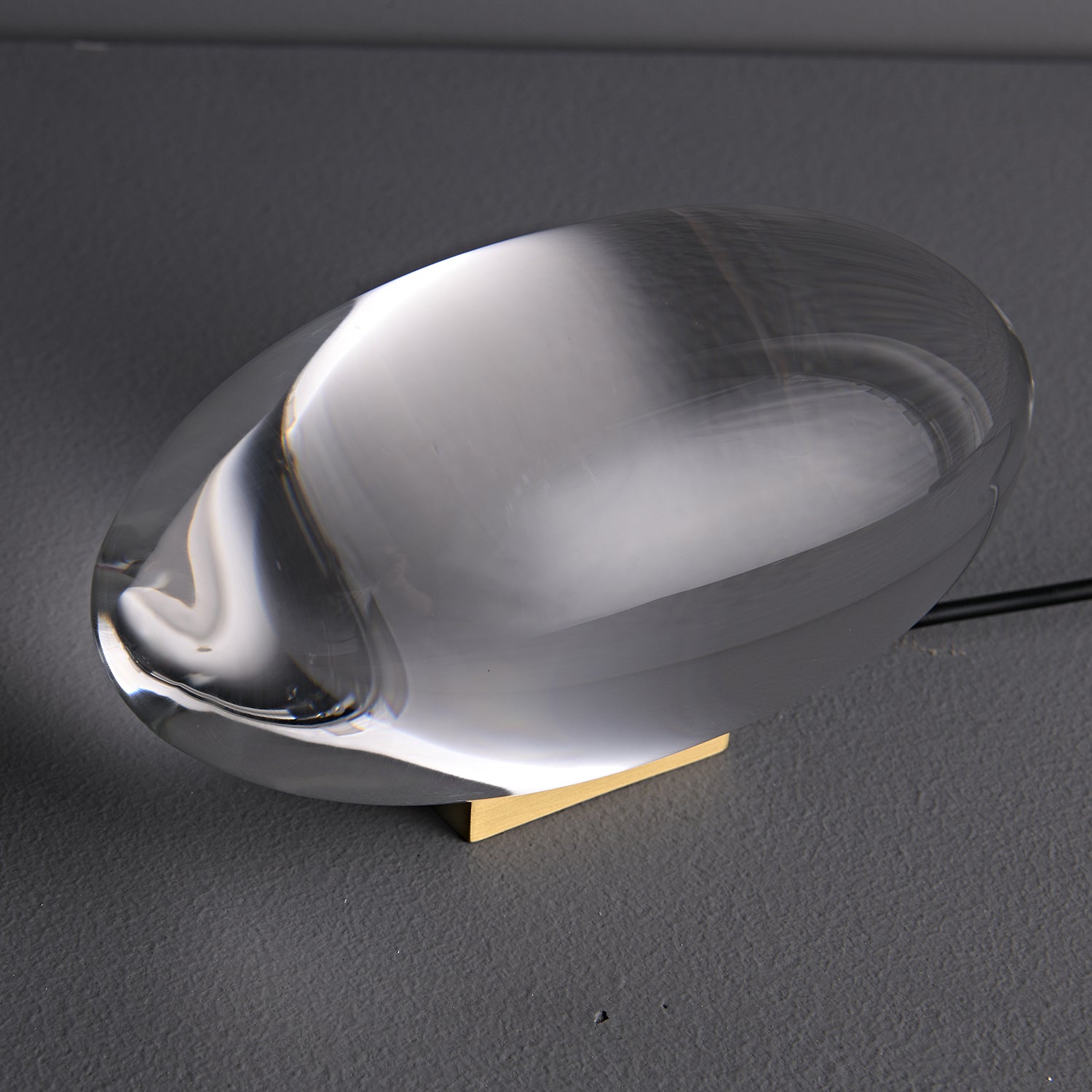 Atman Sculptural Table Lamp — Oval Silhouette, Soft Ambient Glow