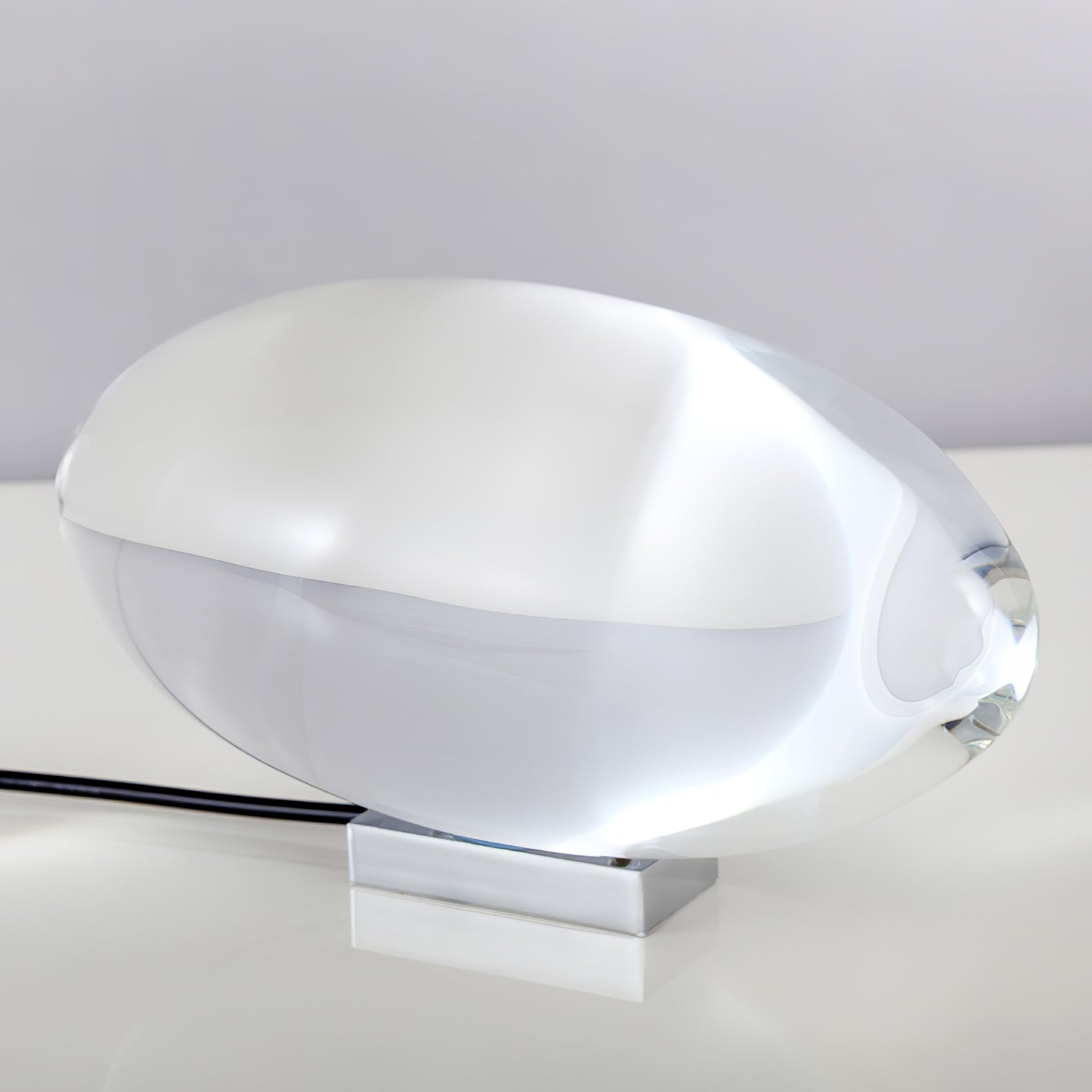 Atman Sculptural Table Lamp — Oval Silhouette, Soft Ambient Glow