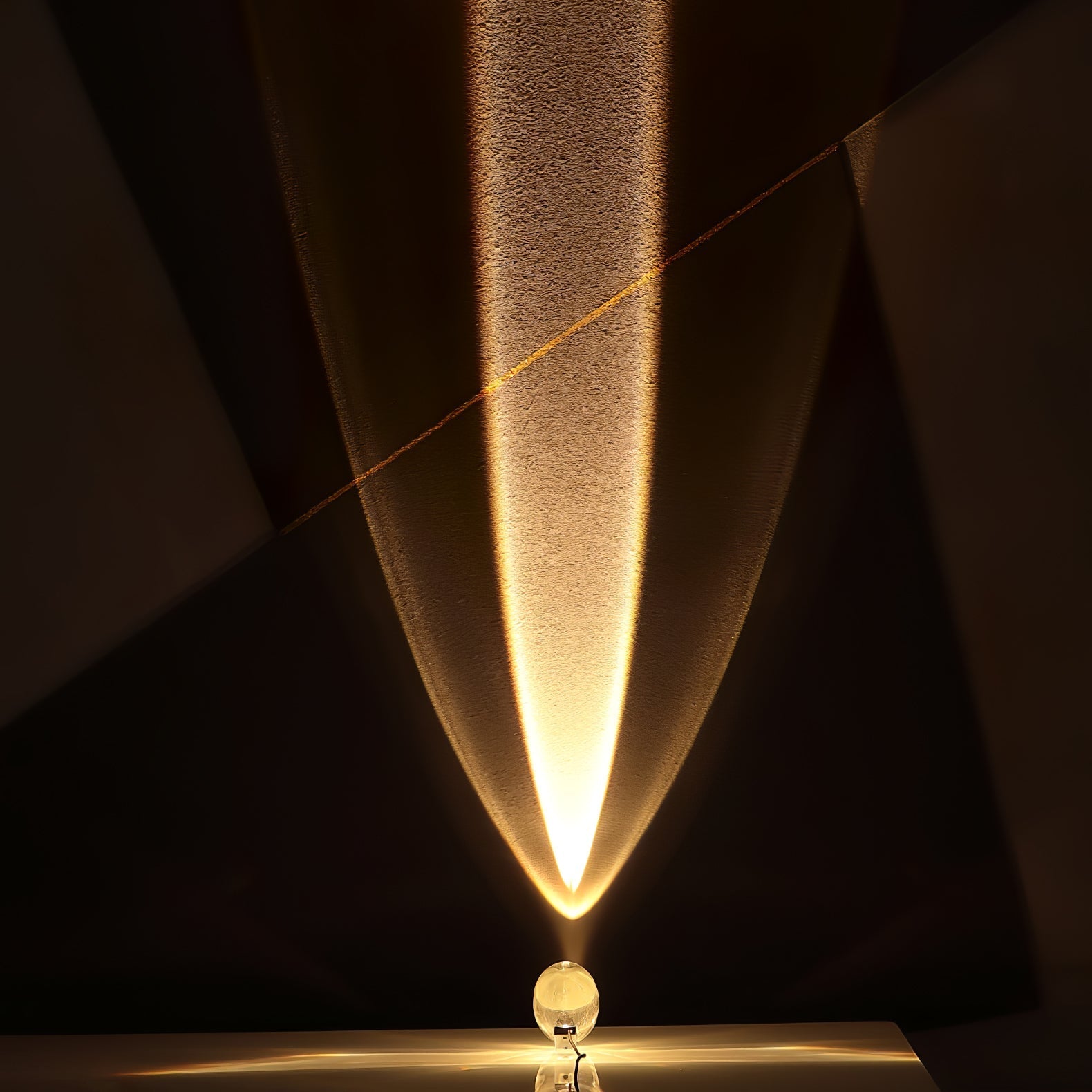 Atman Sculptural Table Lamp — Oval Silhouette, Soft Ambient Glow