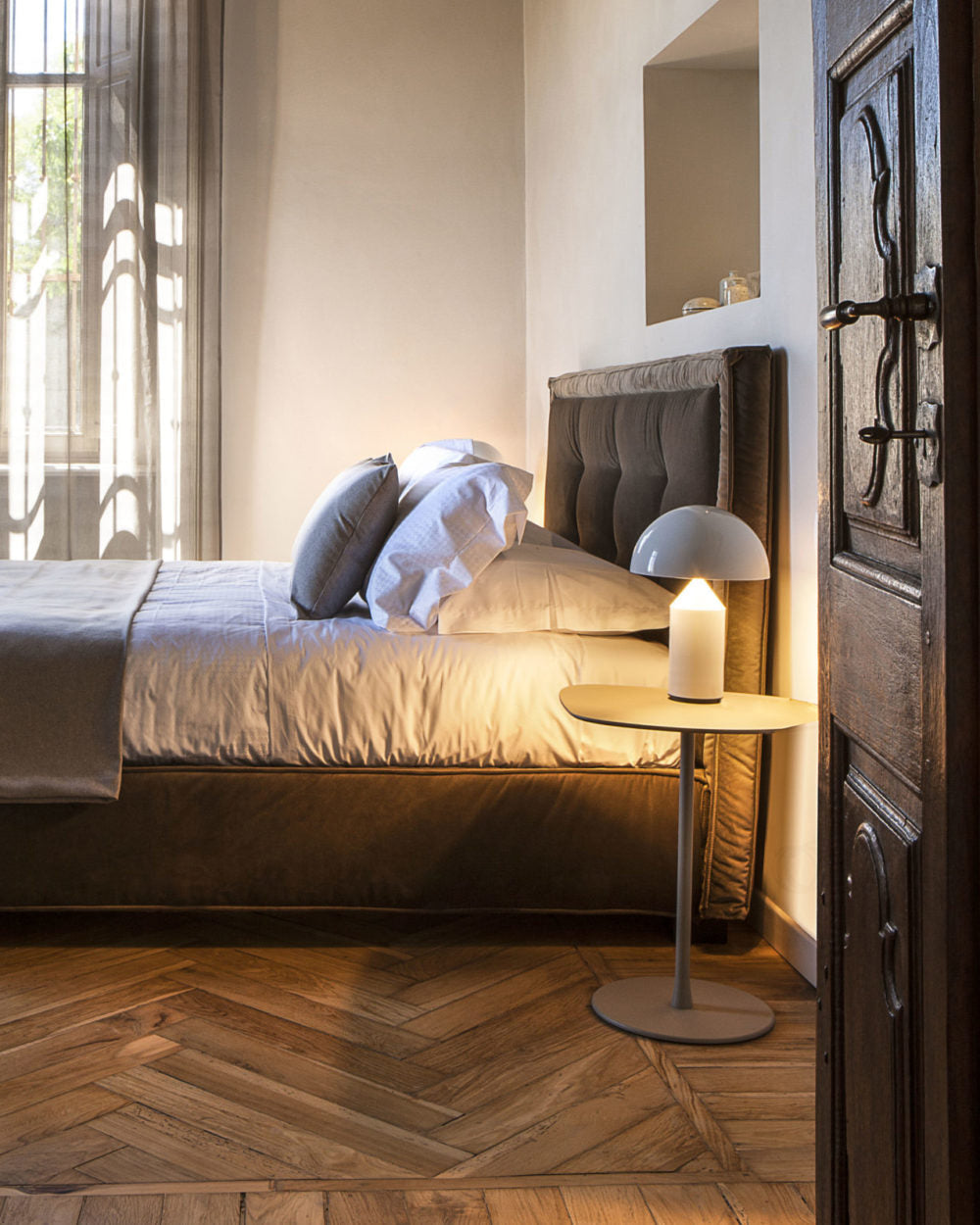 Lampada da tavolo moderna Atollo, oro, finiture opaca e lucida