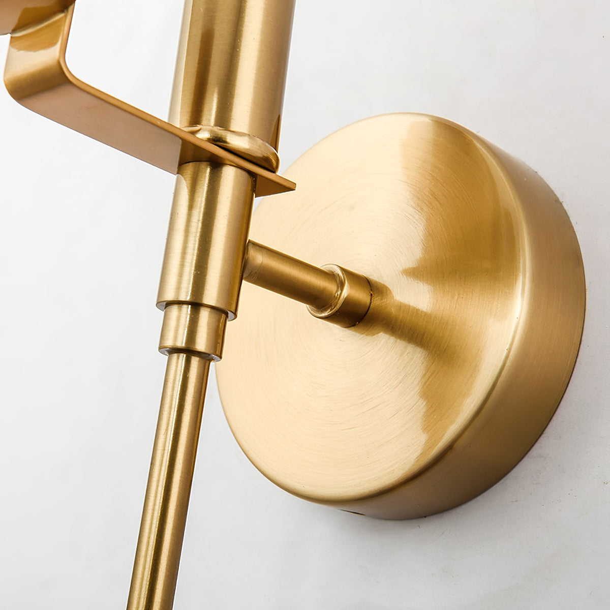Bravi Wandleuchte aus Messing — Klassischer Alabaster-Lampenschirm