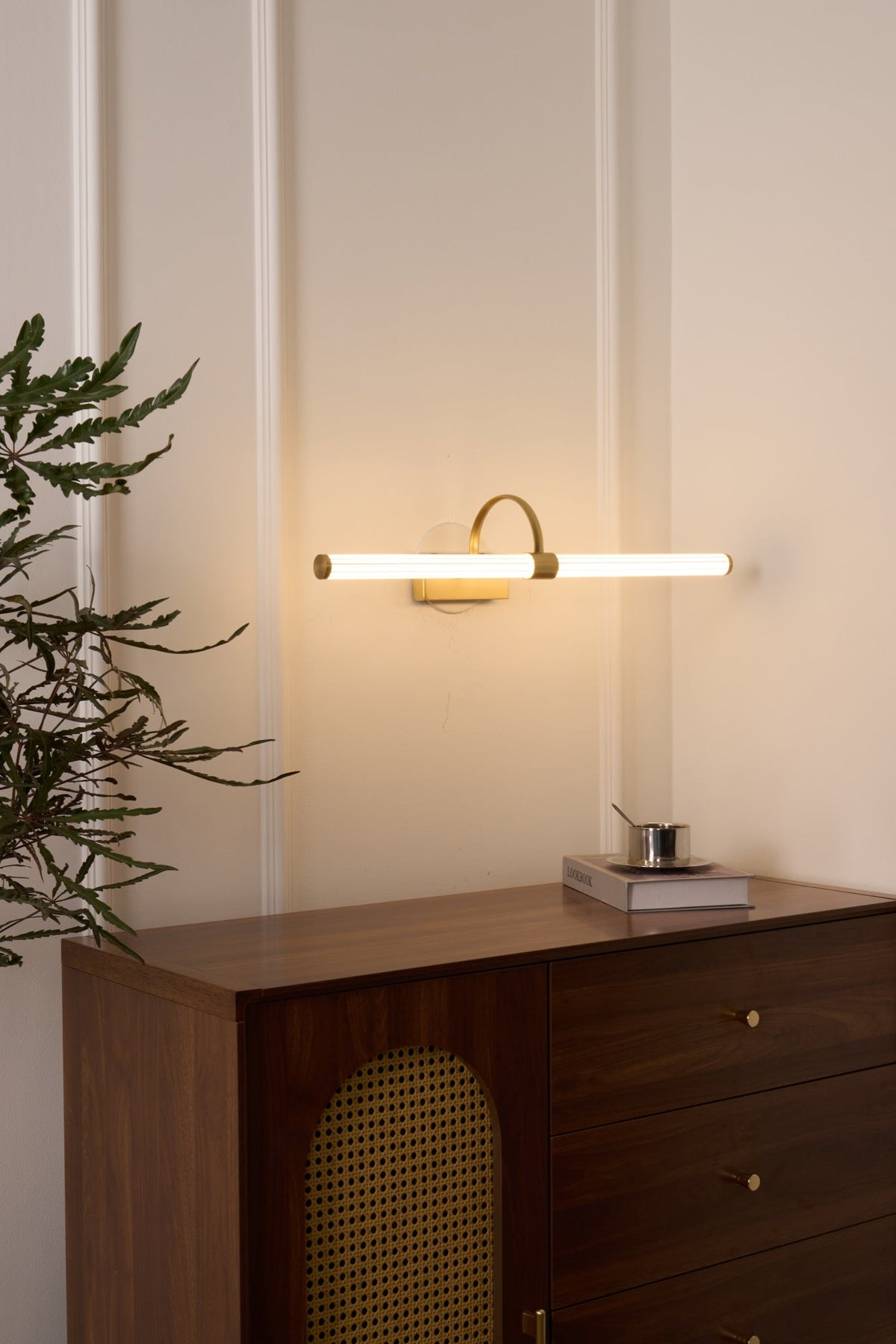 Beryl moderne minimalistisk væglampe — integreret LED, messing, interval på 3000K–6000K
