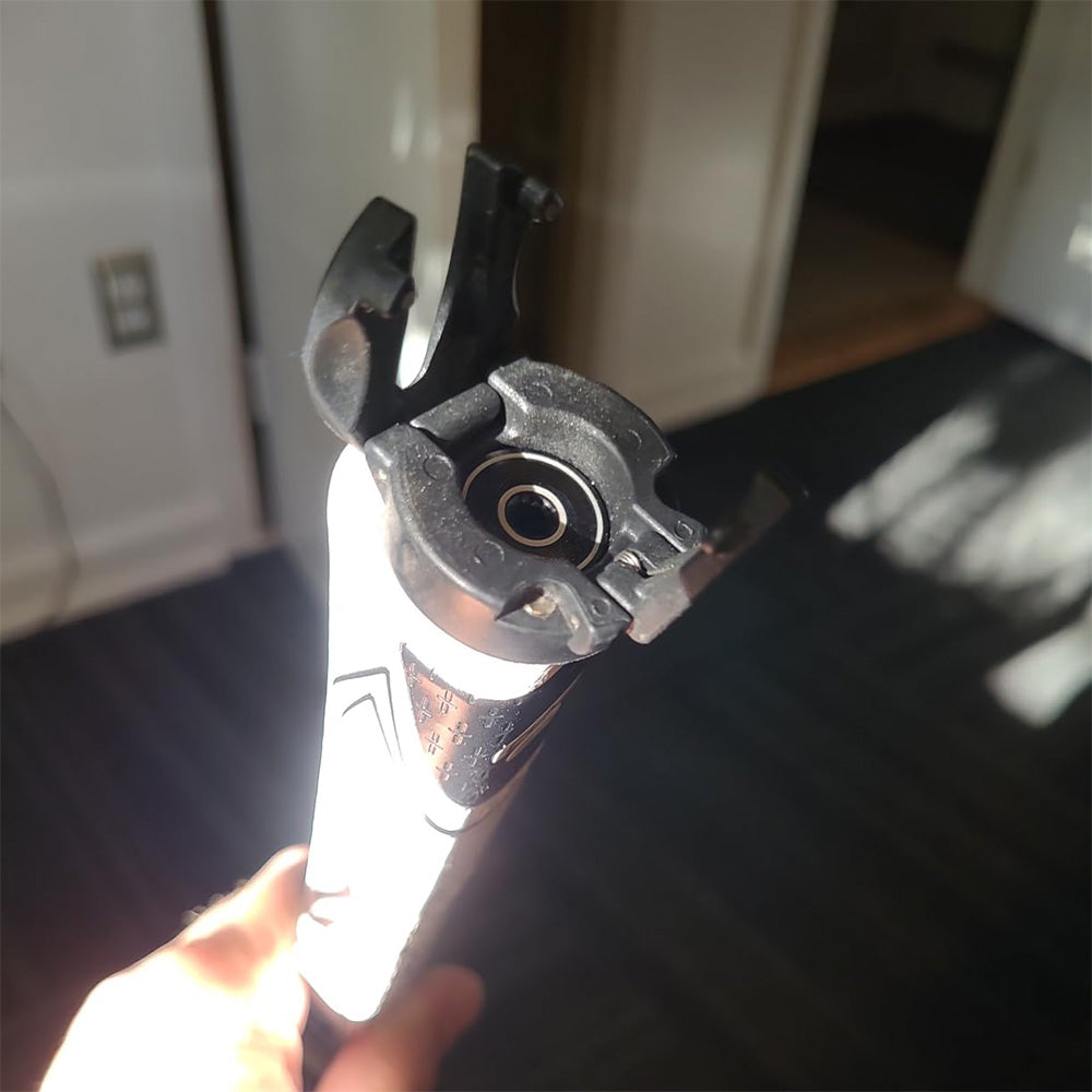 Pickup claw opened on the end of a putter grip