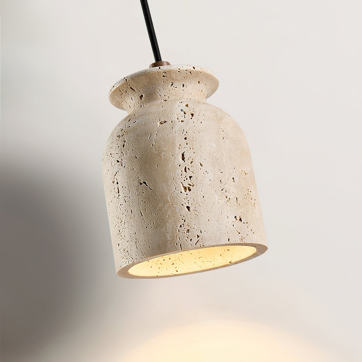 Loxis kunstnerisk pendellampe i travertin — fast tilslutning, E26-fatning, 59 tommer ledning