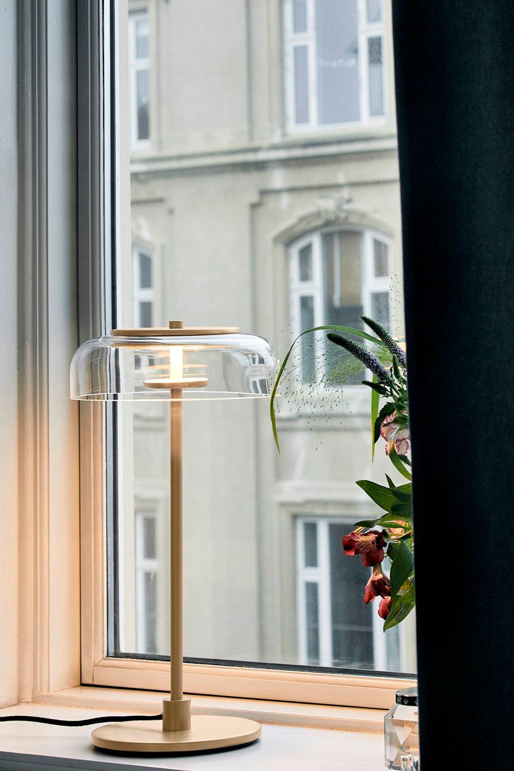 Stolní lampa Solara — zapojení do zásuvky s vypínačem