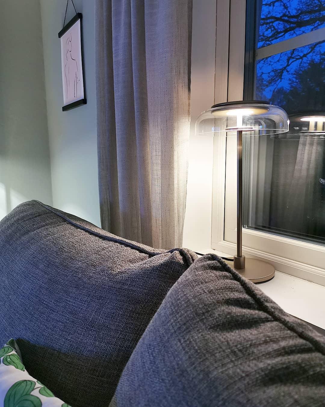 Stolní lampa Solara — zapojení do zásuvky s vypínačem