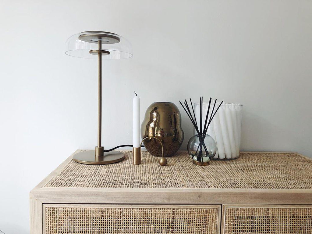 Stolní lampa Solara — zapojení do zásuvky s vypínačem