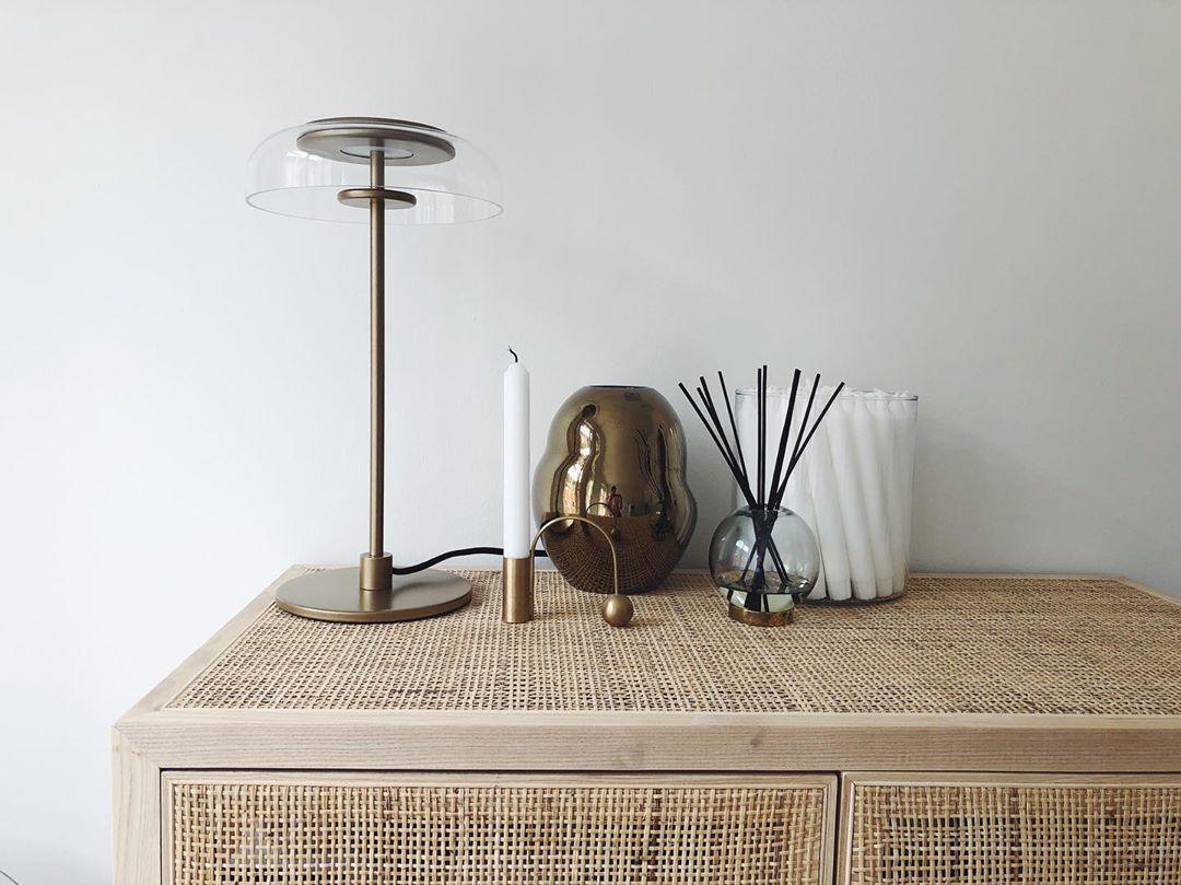 Stolní lampa Solara — zapojení do zásuvky s vypínačem