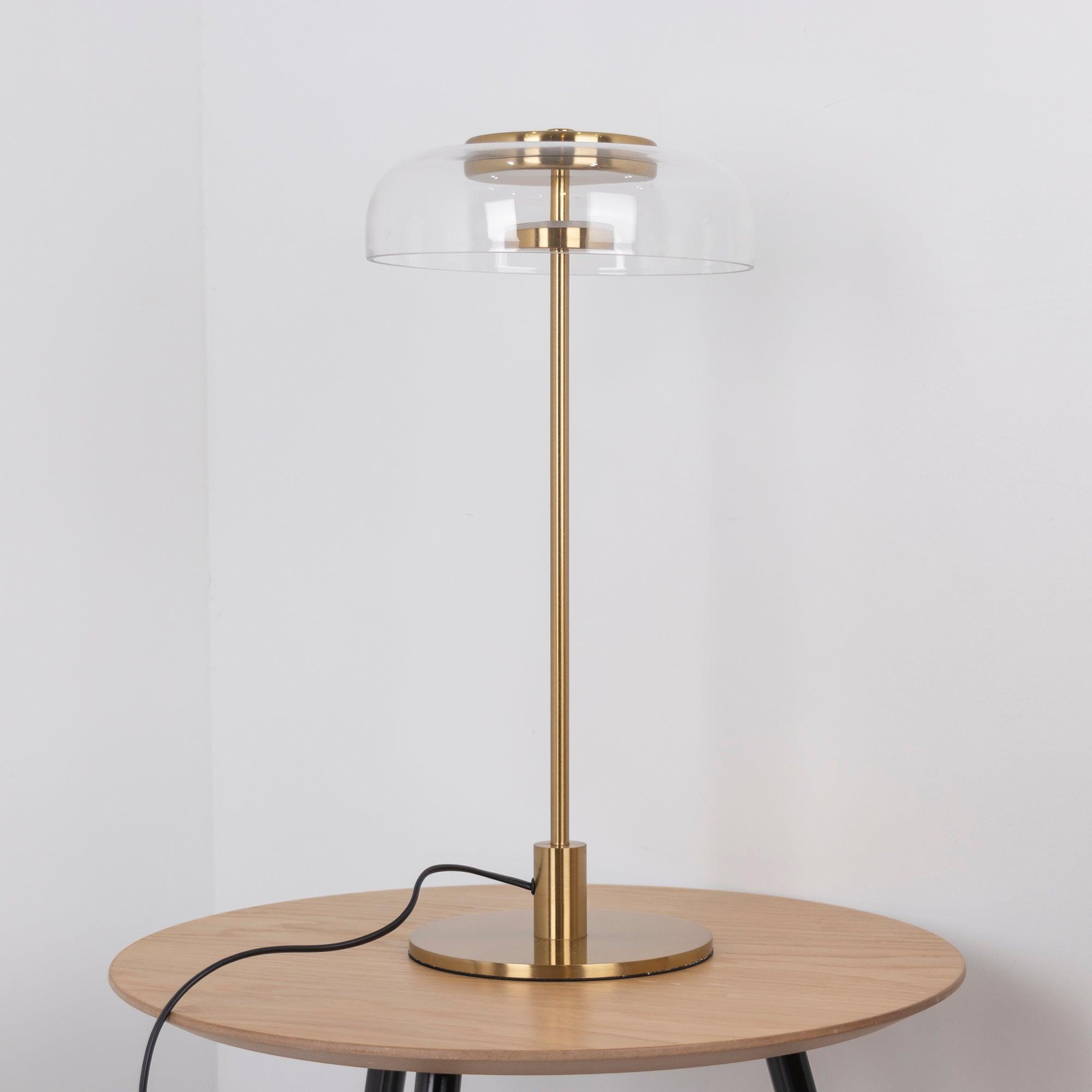 Stolní lampa Solara — zapojení do zásuvky s vypínačem