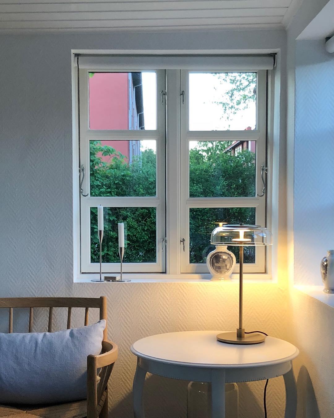 Stolní lampa Solara — zapojení do zásuvky s vypínačem