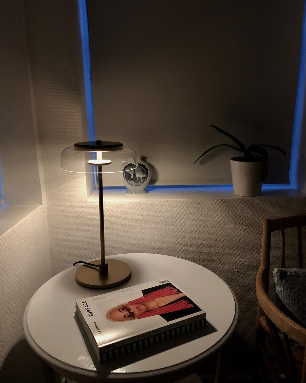 Stolní lampa Solara — zapojení do zásuvky s vypínačem