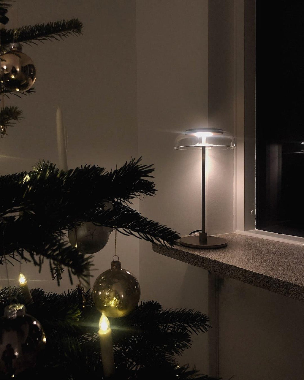Stolní lampa Solara — zapojení do zásuvky s vypínačem
